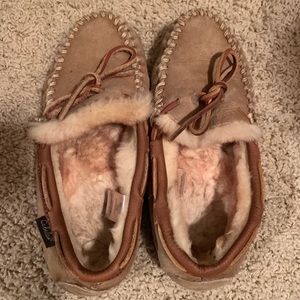 Cabela brown moccasin slippers Sz 7